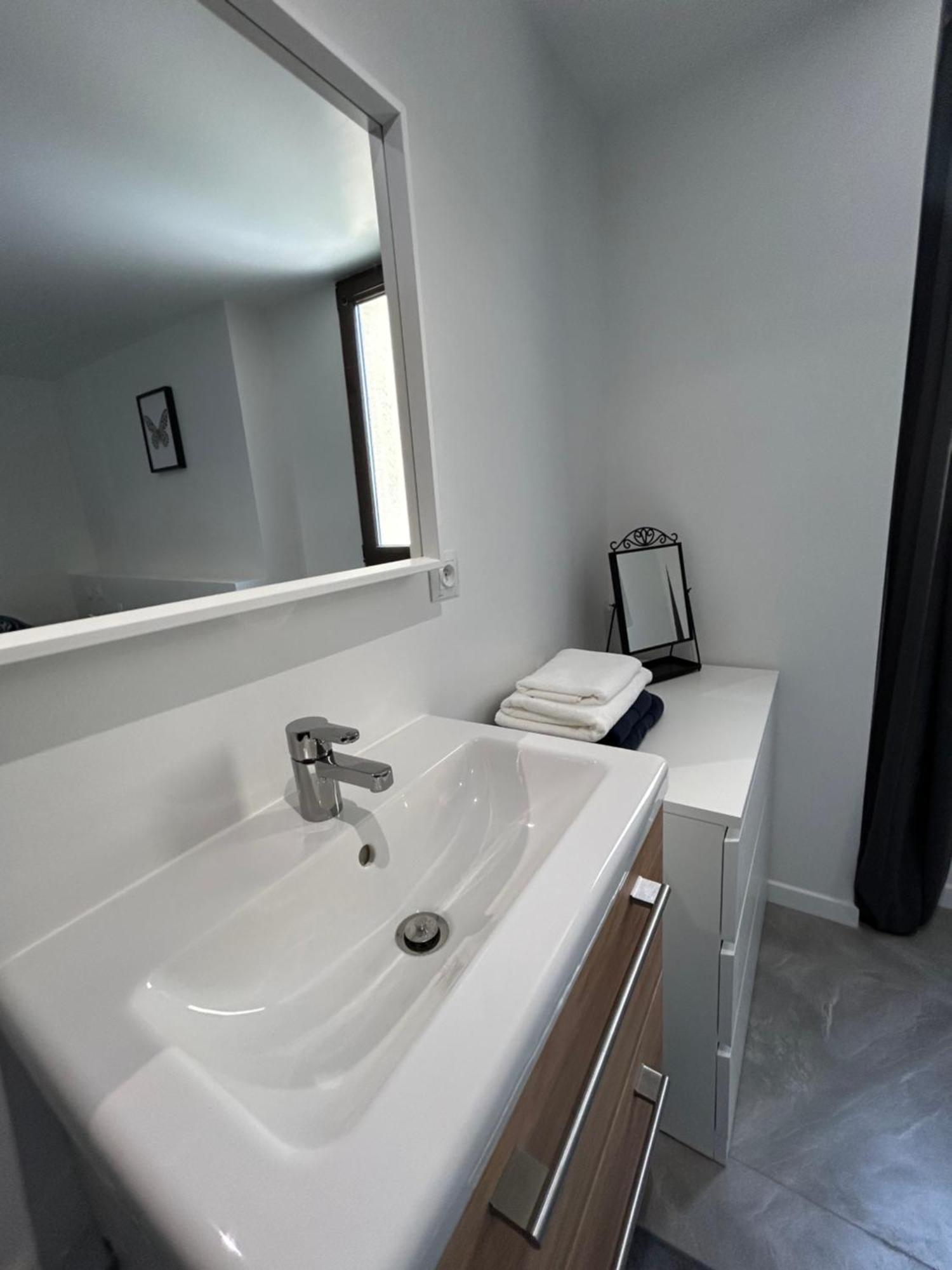 Residence "A Torbia" , 4 Appartements De 2 A 6 Personnes La Turbie Habitación foto